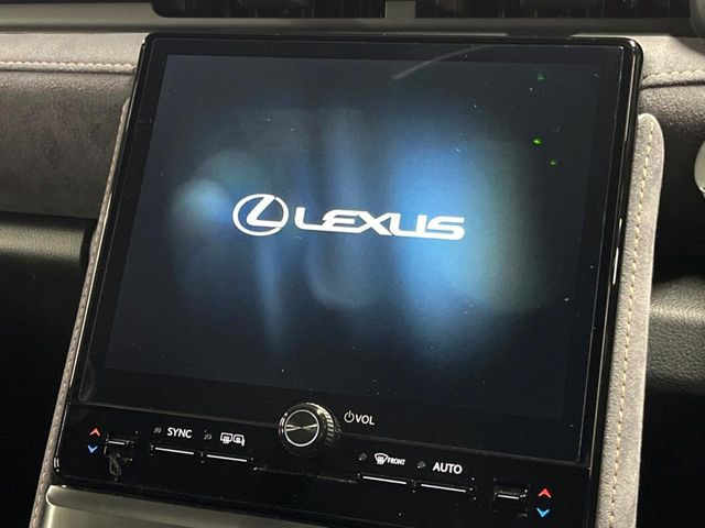 �y9.8�C���` �f�B�X�v���C�I�[�f�B�I�z���ʂ̃f�B�X�v���C��AppleCarPlay��AndroidAuto�����p�\�B�傫�ȉ�ʂŃX�}�z�i�r�A�v���������p���������܂���