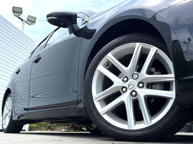 �y����17�C���`�A���~�z�C�[���z�O�ςɃ}�b�`���������A���~�z�C�[���𑕒����Ă���܂��B�e��ЊO�A���~�z�C�[����A�X�^�b�h���X�^�C�����戵�����Ă���܂��B���񂲑��k����������