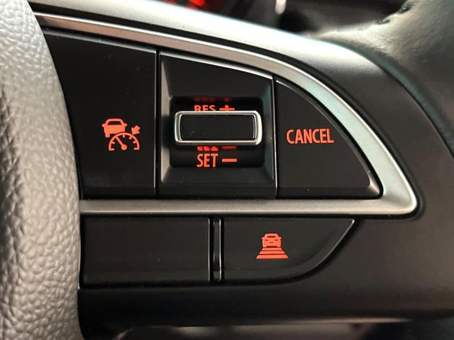 【アダプティブクルーズコントロール】高速道路での長距離走行が楽に!!自動で速度を保つクルーズコントロールが、衝突軽減システムと連携し、前方の車両を感知して車間を保つように速度調節してくれます!!