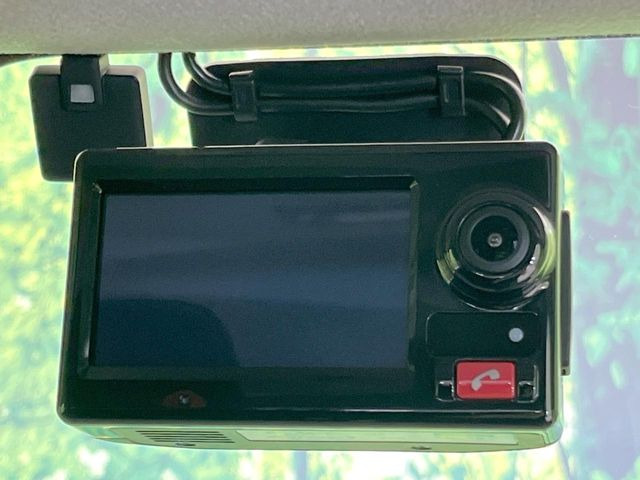 【ドライブレコーダー】ドライブレコーダー装備!走行中はもちろん、あおり運転や事故に遭遇した際、映像で記録し、万一のリスクに備えます。※記録用SDカードはお客様ご自身でご準備いただく必要があります。
