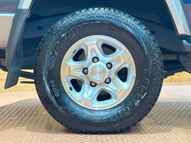 �y����16�C���`�A���~�z�C�[���z�O�ςɃ}�b�`���������A���~�z�C�[���𑕒����Ă���܂��B�e��ЊO�A���~�z�C�[����A�X�^�b�h���X�^�C�����戵�����Ă���܂��B���񂲑��k����������