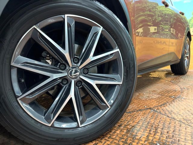 �y�����A���~�z�C�[���z�O�ςɃ}�b�`���������A���~�z�C�[���𑕒����Ă���܂��B�e��ЊO�A���~�z�C�[����A�X�^�b�h���X�^�C�����戵�����Ă���܂��B���񂲑��k����������