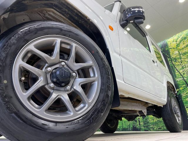 �y����16�C���`�A���~�z�C�[���z�O�ςɃ}�b�`���������A���~�z�C�[���𑕒����Ă���܂��B�e��ЊO�A���~�z�C�[����A�X�^�b�h���X�^�C�����戵�����Ă���܂��B���񂲑��k����������