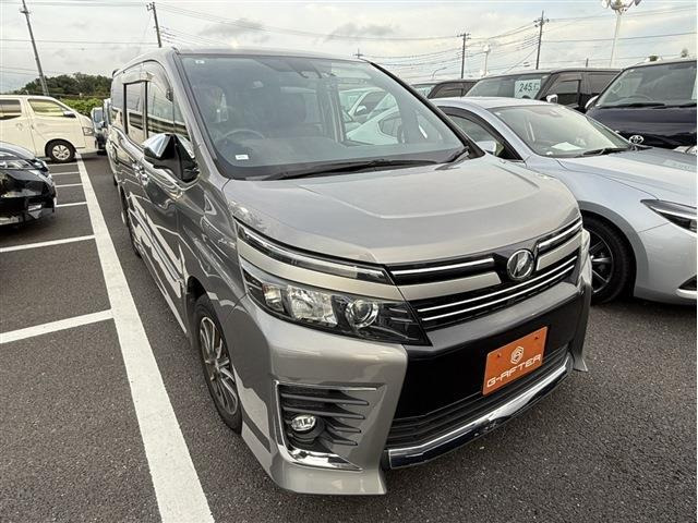 トヨタ ヴォクシー グレー(灰色)の中古車一覧｜中古車検索 - 価格.com