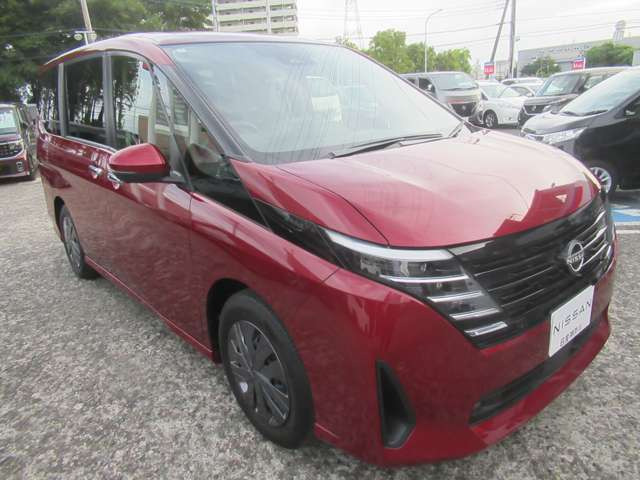 セレナ2.0 XV 助手席スライドアップシート