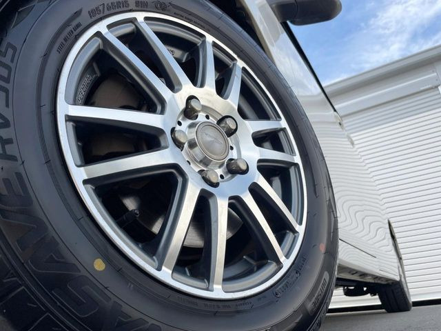 �y15�C���`�A���~�z�C�[���z�O�ςɃ}�b�`�����A���~�z�C�[���𑕒����Ă���܂��B�e��A���~�z�C�[����A�X�^�b�h���X�^�C�����戵�����Ă���܂��B���񂲑��k����������