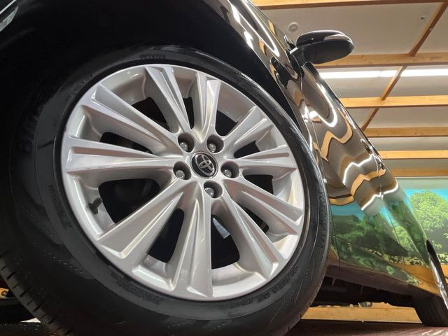 �y����18�C���`�A���~�z�C�[���z�O�ςɃ}�b�`���������A���~�z�C�[���𑕒����Ă���܂��B�e��ЊO�A���~�z�C�[����A�X�^�b�h���X�^�C�����戵�����Ă���܂��B���񂲑��k����������
