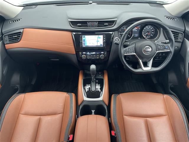 エクストレイル2.0 20Xi レザーエディション 4WD