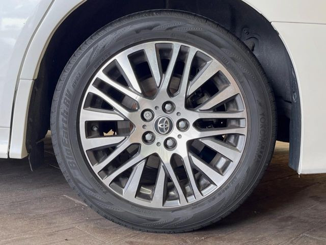 �y�O���[�h��p����18�C���`�A���~�z�C�[���z�f�U�C�����̍��������A���~�z�C�[���𑕒����Ă���܂��B�e��ЊO�A���~�z�C�[����A�X�^�b�h���X�^�C�����戵�����Ă���܂��B���񂲑��k����������