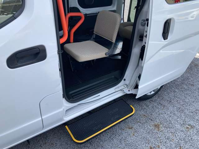 NV200バネットバン1.6 チェアキャブ 車いす2名仕様