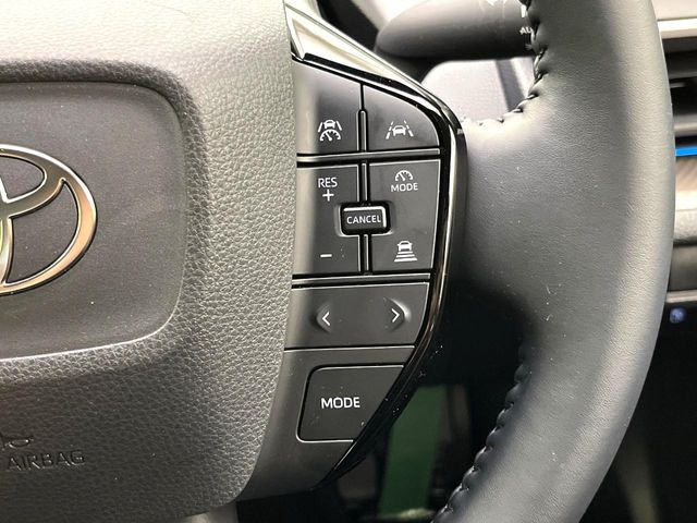 【レーダークルーズコントロール】高速道路での長距離走行が楽に!!自動で速度を保つクルーズコントロールが、衝突軽減システムと連携し、前方の車両を感知して車間を保つように速度調節してくれます!!