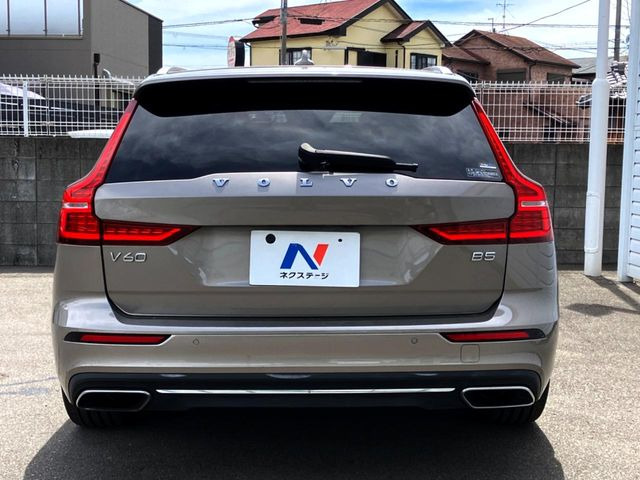 ���x�o�^����6�N��������ё��s����60,000km�ȓ��̎ԗ��̒����炳��ɁA���X�^�b�t�ɂ�錵�����`�F�b�N�̂��ƁA���O���E�@�ւɂ����Ĉ��̊���N���A�����Ԃ݂̂��AVOLVO SELEKT�ƔF��B