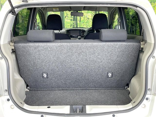 ���i�̂���������ʋ΁A���}���ɏ\���ȉ׎��X�y�[�X���m�ۂ��Ă���܂��B�Z�J���h�V�[�g��|���ƁA�傫�ȉו��̐ύڂ��\�ł���