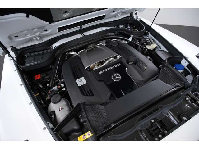 4.0L V�^8�C��DOHC�c�C���^�[�{+���[�^�[�A�G���W��:585ps/86.7kgm ���[�^�[:20ps/21.2kgm�A�S��&times;�S��&times;�S��mm 4690&times;1985&times;1985mm�A�ԗ��d��2570kg