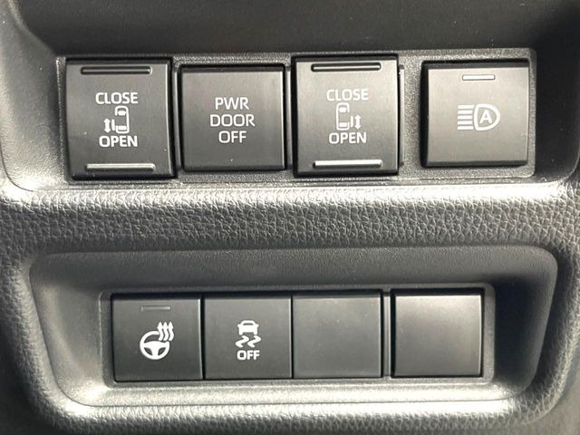 【両側パワースライドドア】スマートキーや運転席のスイッチで後席両側スライドドアの開閉が可能♪電動だから力を入れてドアを開ける必要が無く、小さなお子様でも簡単に開け閉めでき快適です♪