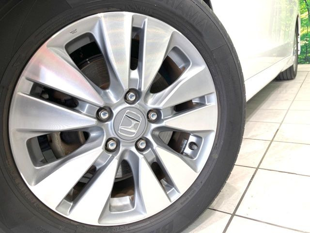 �y����16�C���`�A���~�z�C�[���z�O�ςɃ}�b�`���������A���~�z�C�[���𑕒����Ă���܂��B�e��ЊO�A���~�z�C�[����A�X�^�b�h���X�^�C�����戵�����Ă���܂��B���񂲑��k����������
