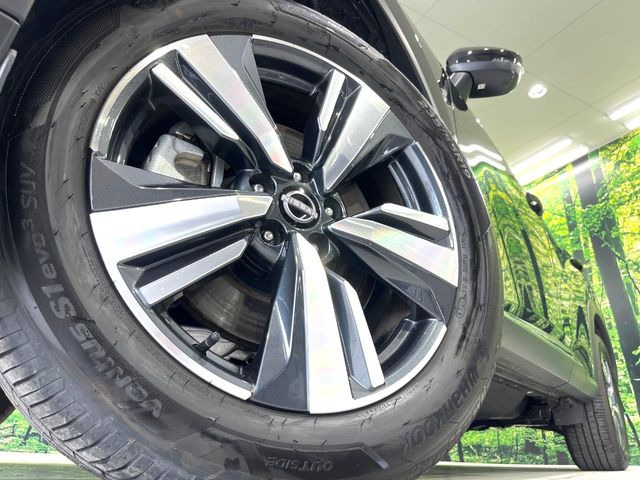 �y����19�C���`�A���~�z�C�[���z�O�ςɃ}�b�`���������A���~�z�C�[���𑕒����Ă���܂��B�e��ЊO�A���~�z�C�[����A�X�^�b�h���X�^�C�����戵�����Ă���܂��B���񂲑��k����������