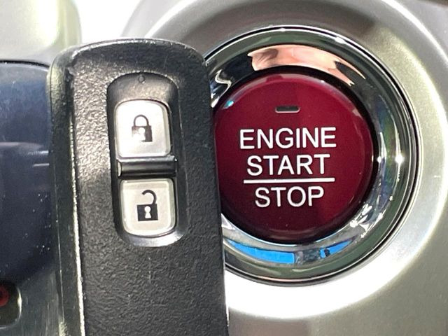 �yHonda�X�}�[�g�L�[�z�J�o����|�P�b�g�ɓ��ꂽ�܂܂ł��h�A�̎{���E�������\�ȃX�}�[�g�L�[�𑕔��B�G���W���̃I���E�I�t�����J�M�����o���K�v����������Ƃ��Ă��֗��ł���