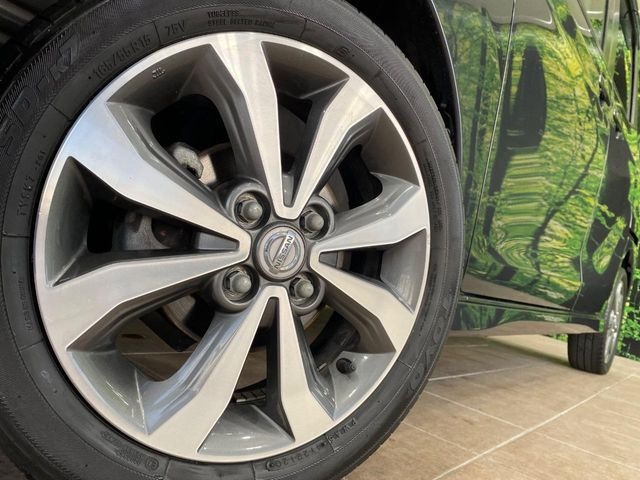 �y����15�C���`�A���~�z�C�[���z�O�ςɃ}�b�`���������A���~�z�C�[���𑕒����Ă���܂��B�e��ЊO�A���~�z�C�[����A�X�^�b�h���X�^�C�����戵�����Ă���܂��B���񂲑��k����������