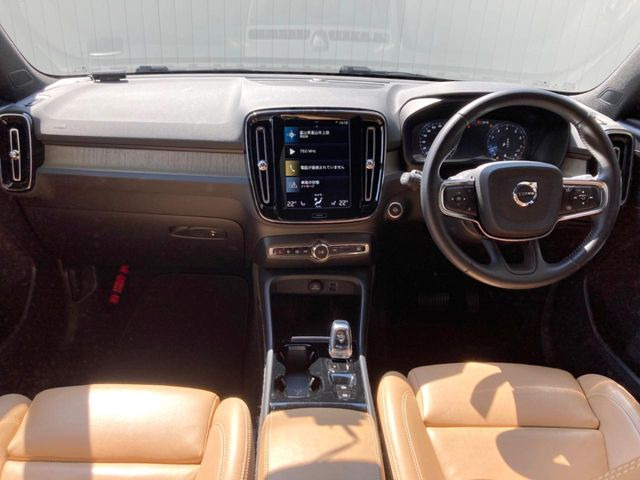 XC40B4 AWD インスクリプション 4WD
