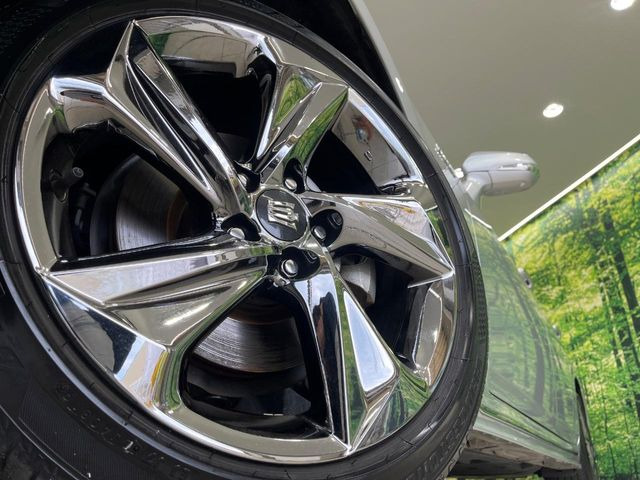 �y����18�C���`�A���~�z�C�[���z�O�ςɃ}�b�`���������A���~�z�C�[���𑕒����Ă���܂��B�e��ЊO�A���~�z�C�[����A�X�^�b�h���X�^�C�����戵�����Ă���܂��B���񂲑��k����������