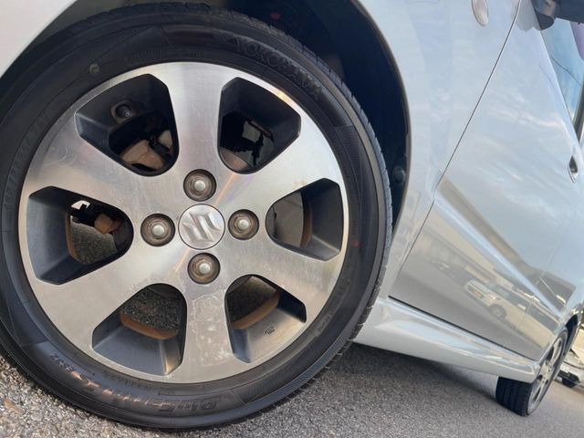 �y����14�C���`�A���~�z�C�[���z�O�ςɃ}�b�`���������A���~�z�C�[���𑕒����Ă���܂��B�e��ЊO�A���~�z�C�[����A�X�^�b�h���X�^�C�����戵�����Ă���܂��B���񂲑��k����������