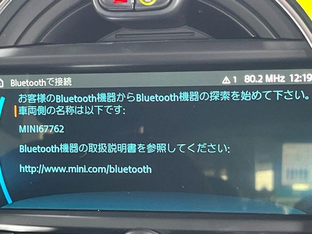 ��Bluetooth:���莝���̃X�}�[�g�t�H���ȂǂƐڑ����A�n���Y�t���[�ʘb��Տꊴ����~���[�W�b�N�Đ������y���݂��������܂��B�����ڑ��ł��̂Ŕς킵��������܂����