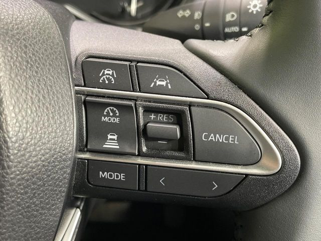 【レーダークルーズコントロール】高速道路での長距離走行が楽に!!自動で速度を保つクルーズコントロールが、衝突軽減システムと連携し、前方の車両を感知して車間を保つように速度調節してくれます!!