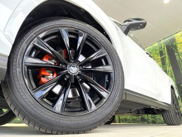 �y�����A���~�z�C�[���z�O�ςɃ}�b�`���������A���~�z�C�[���𑕒����Ă���܂��B�e��ЊO�A���~�z�C�[����A�X�^�b�h���X�^�C�����戵�����Ă���܂��B���񂲑��k����������