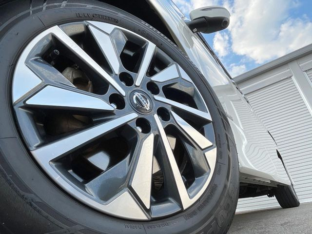 �y����16�C���`�A���~�z�C�[���z�O�ςɃ}�b�`���������A���~�z�C�[���𑕒����Ă���܂��B�e��ЊO�A���~�z�C�[����A�X�^�b�h���X�^�C�����戵�����Ă���܂��B���񂲑��k����������