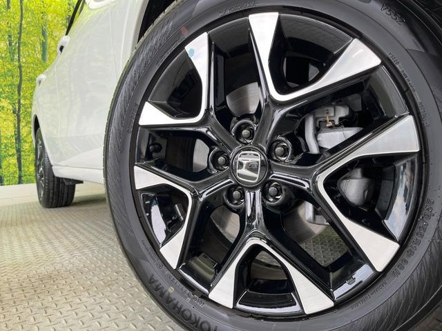 �y����18�C���`�A���~�z�C�[���z�O�ςɃ}�b�`���������A���~�z�C�[���𑕒����Ă���܂��B�e��ЊO�A���~�z�C�[����A�X�^�b�h���X�^�C�����戵�����Ă���܂��B���񂲑��k����������