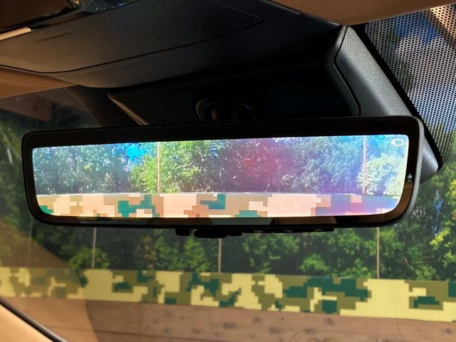 【デジタルインナーミラー】後席の大きな荷物や同乗者で後方が確認しづらい時でも安心!カメラが撮影した車両後方の映像をルームミラー内に表示。クリアな視界で状況の確認が可能です!