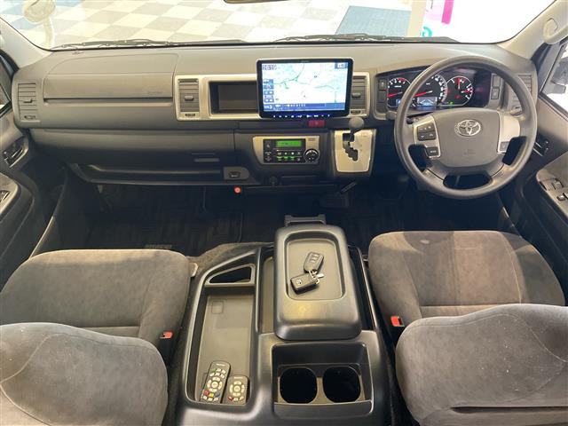 ハイエース2.7 グランドキャビン 4WD