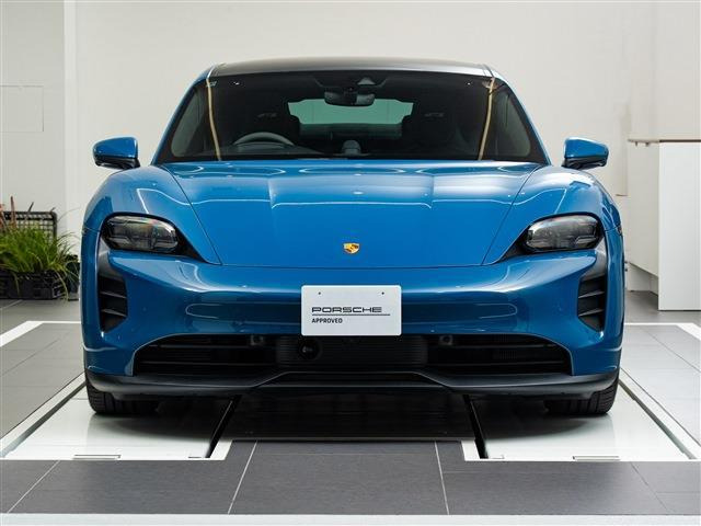 タイカンGTS 4シート 4WD