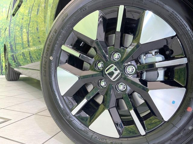�y����16�C���`�A���~�z�C�[���z�O�ςɃ}�b�`���������A���~�z�C�[���𑕒����Ă���܂��B�e��ЊO�A���~�z�C�[����A�X�^�b�h���X�^�C�����戵�����Ă���܂��B���񂲑��k����������