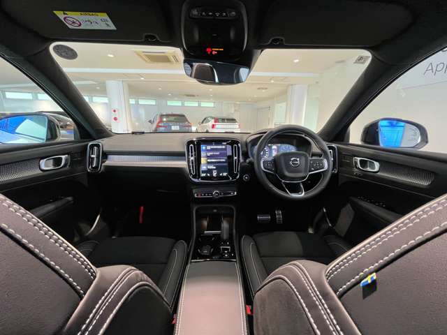 XC40B4 AWD Rデザイン 4WD