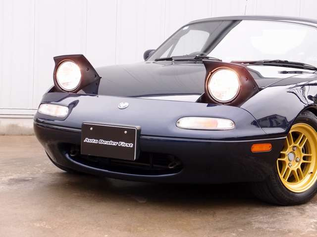 人気のユーノスロードスターGリミテッドカスタム車両の入庫!TEIN車高調にENKEI製RPF1 14AWを装着し、ハードトップ、バケットシートなど多数の高額パーツを装備。エアコンはR134になります