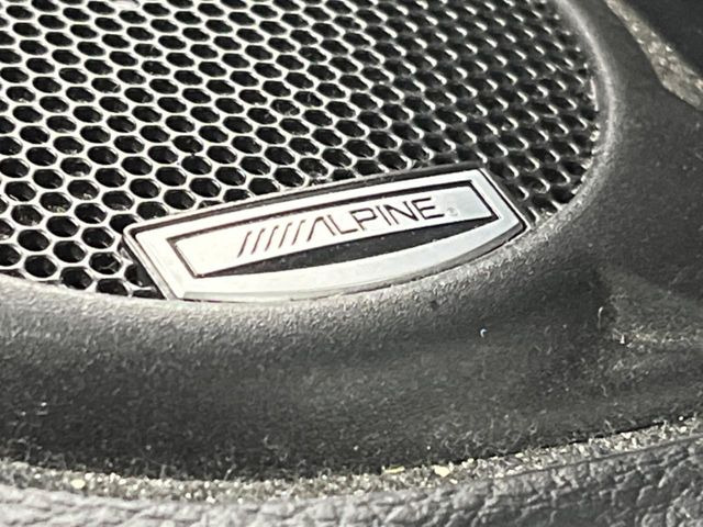 ��ALPINE���T�E���h�V�X�e��:�����C���e���A���������̃v���~�A���T�E���h�V�X�e���𑕔����Ă���A���i�����Տꊴ�̂��鉹�y���ԓ��ł��y���݂��������܂��B