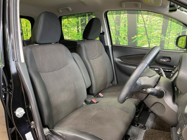 運転席シート廻りは使用感も少なく、良好な状態となっています。丁寧に使われていたことがよくわかりますね。