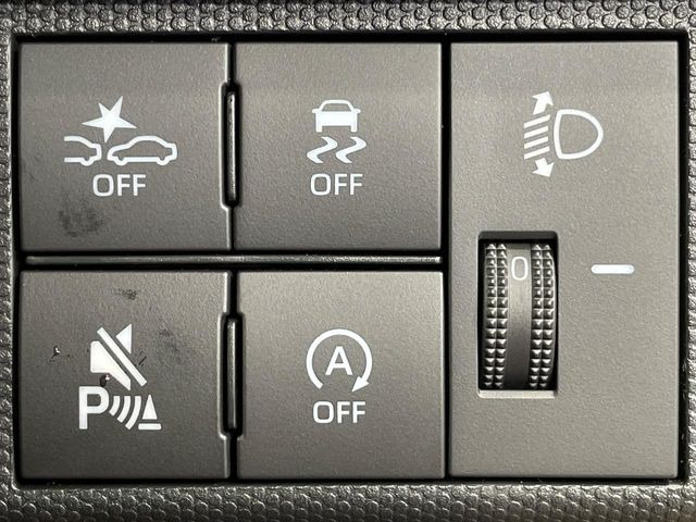 【スマートアシスト】走行中に前方の車両等を認識し、衝突しそうな時は警報とブレーキで衝突回避と被害軽減をアシスト。より安全にドライブをお楽しみいただけます。