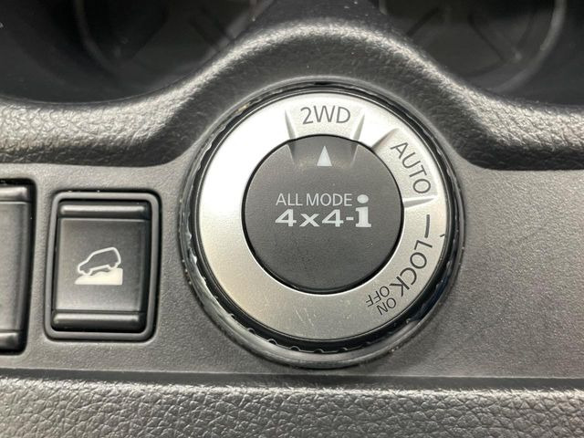 �y�I�[�����[�h4&times;4�z2WD/4WD���[�h����y�ɐ؂�ւ��\�B�R��d����2WD�A�X�^�b�N���ɖ𗧂�LOCK�AAUTO���[�h�ł�4WD�̔z���������Œ������A�H�ʏ󋵂��킸���肵��������T�|�[�g�B