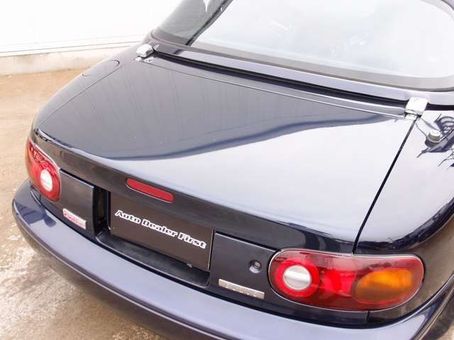 人気のユーノスロードスターGリミテッドカスタム車両の入庫!TEIN車高調にENKEI製RPF1 14AWを装着し、ハードトップ、バケットシートなど多数の高額パーツを装備。エアコンはR134になります