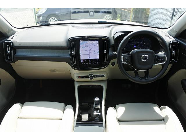 XC40ウルトラ B4 AWD 4WD