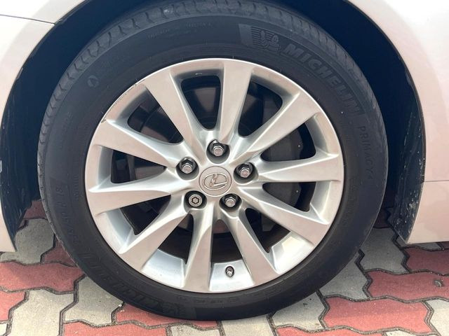 �y����18�C���`�A���~�z�C�[���z�O�ςɃ}�b�`���������A���~�z�C�[���𑕒����Ă���܂��B�e��ЊO�A���~�z�C�[����A�X�^�b�h���X�^�C�����戵�����Ă���܂��B���񂲑��k����������