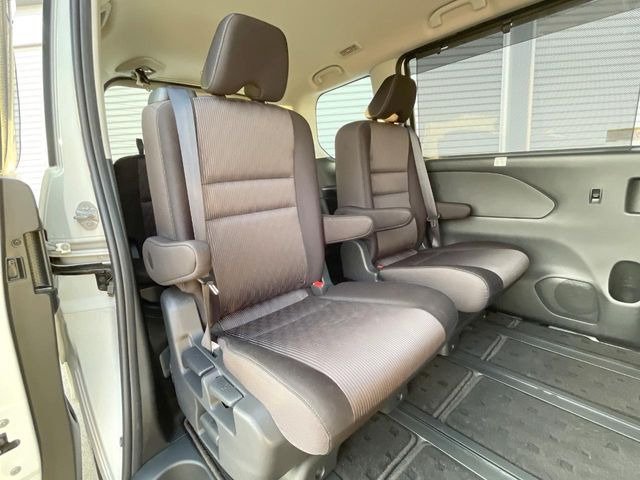 �Z�J���h�V�[�g�͒������������ƂȂ��Ă���A�X���C�h����ΒʘH�X�y�[�X���o��!�O��̈ړ����Ƃ��Ă��ȒP�ł���������A8����Ԏ������K�ȍ���S�n�̃V�[�g�ƂȂ��Ă��܂���