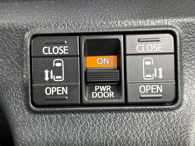 【両側パワースライドドア】スマートキーや運転席のスイッチで後席両側スライドドアの開閉が可能♪電動だから力を入れてドアを開ける必要が無く、小さなお子様でも簡単に開け閉めでき快適です♪