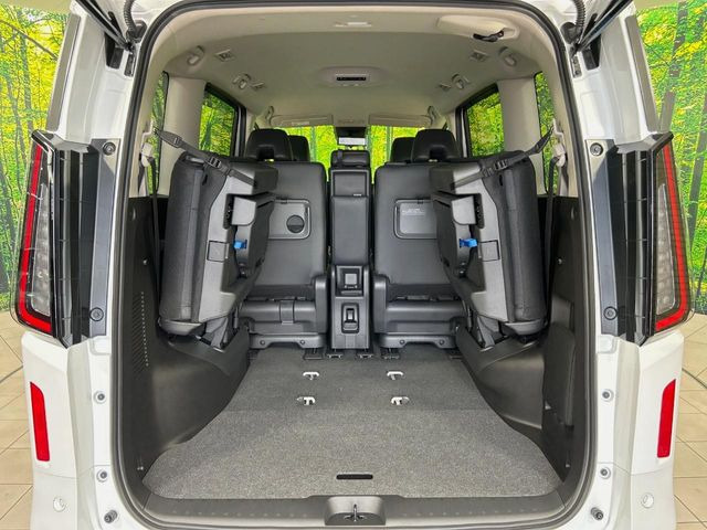 普段のお買い物や通勤、送迎等に十分な荷室スペースを確保しております。セカンドシートを倒すと、大きな荷物の積載も可能です♪