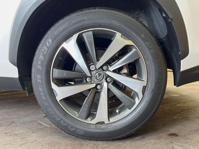 �y����18�C���`�A���~�z�C�[���z�O�ςɃ}�b�`���������A���~�z�C�[���𑕒����Ă���܂��B�e��ЊO�A���~�z�C�[����A�X�^�b�h���X�^�C�����戵�����Ă���܂��B���񂲑��k����������