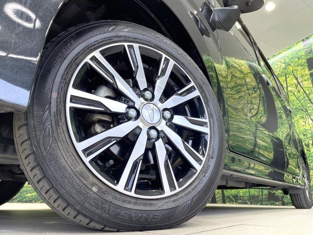 �y�����A���~�z�C�[���z�O�ςɃ}�b�`���������A���~�z�C�[���𑕒����Ă���܂��B�e��ЊO�A���~�z�C�[����A�X�^�b�h���X�^�C�����戵�����Ă���܂��B���񂲑��k����������