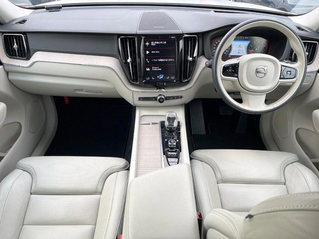 XC60B5 AWD インスクリプション 4WD